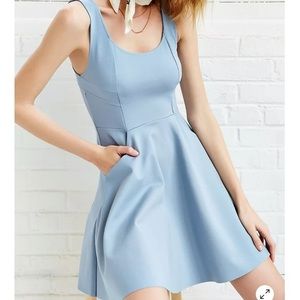 Kimchi Blue Camrin Fit +‎ Flare dress Size M